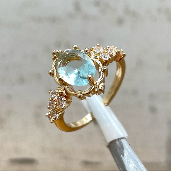 Beautiful Dainty Vintage Look Oval Cut Blue Aquamarine Diamond CZ Gold Tone Ring - Picture 3 of 6